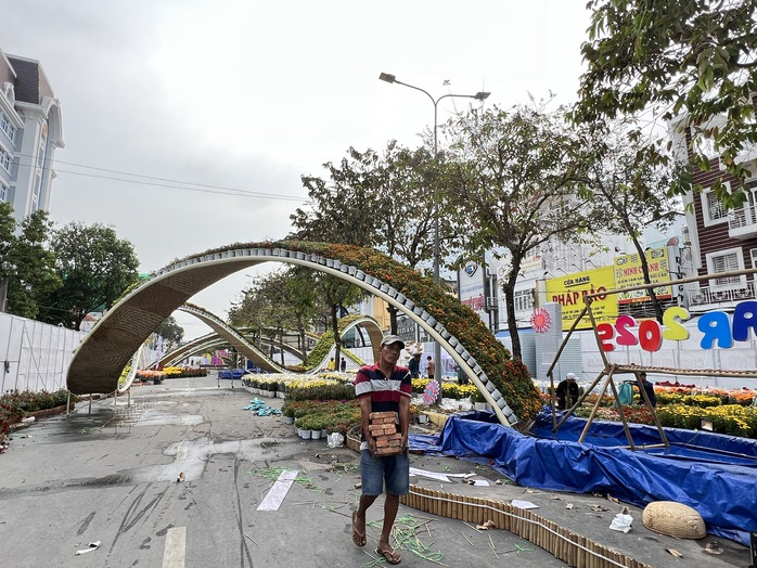 Lý do đường hoa nghệ thuật Cần Thơ tái hiện sau 4 năm "vắng bóng"- Ảnh 19. Lý do đường hoa nghệ thuật Cần Thơ tái hiện sau 4 năm "vắng bóng"- Ảnh 19.