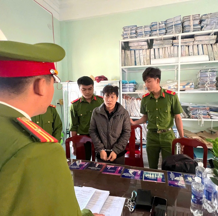 Chống người thi hành công vụ, “ăn Tết” trong trại giam- Ảnh 1. Chống người thi hành công vụ, “ăn Tết” trong trại giam- Ảnh 1.