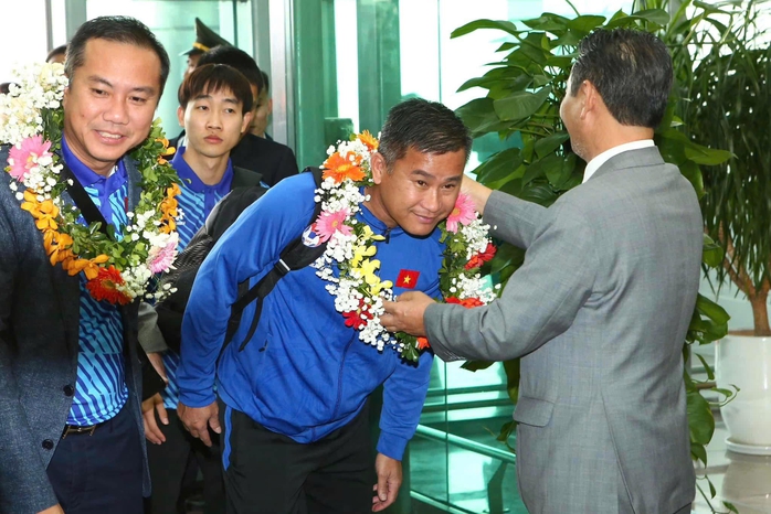 HLV Đinh Hồng Vinh - "người hùng" thầm lặng của tuyển Việt Nam- Ảnh 3. HLV Đinh Hồng Vinh - "người hùng" thầm lặng của tuyển Việt Nam- Ảnh 3.