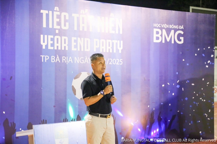 HLV Đinh Hồng Vinh - "người hùng" thầm lặng của tuyển Việt Nam- Ảnh 11. HLV Đinh Hồng Vinh - "người hùng" thầm lặng của tuyển Việt Nam- Ảnh 11.