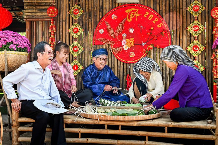 Văn nghệ sĩ giải Mai Vàng "Văn hóa văn nghệ xuất sắc" chào xuân mới- Ảnh 3. Văn nghệ sĩ giải Mai Vàng "Văn hóa văn nghệ xuất sắc" chào xuân mới- Ảnh 3.