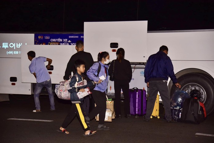 “Chuyến xe mùa Xuân” chở niềm vui sum họp- Ảnh 5. “Chuyến xe mùa Xuân” chở niềm vui sum họp- Ảnh 5.