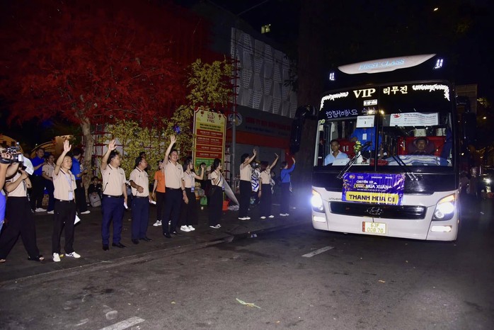 “Chuyến xe mùa Xuân” chở niềm vui sum họp- Ảnh 7. “Chuyến xe mùa Xuân” chở niềm vui sum họp- Ảnh 7.