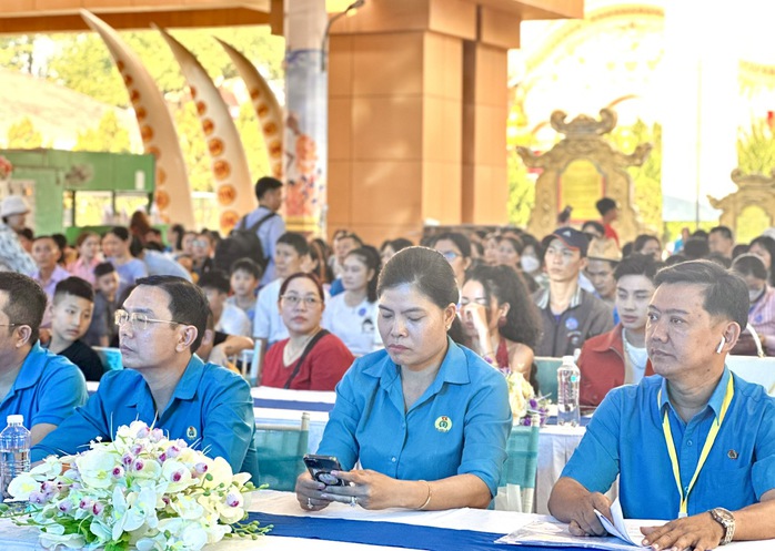 10.000 gia đình công nhân - lao động vui Tết cùng thành phố- Ảnh 3. 10.000 gia đình công nhân - lao động vui Tết cùng thành phố- Ảnh 3.