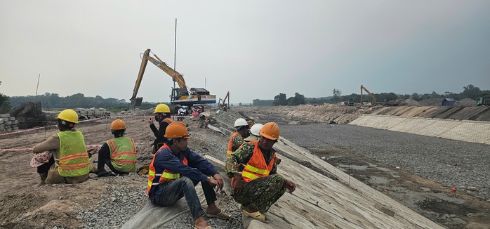 Công trường ngày cận Tết ở Bình Dương- Ảnh 3. Công trường ngày cận Tết ở Bình Dương- Ảnh 3.