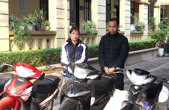 Bắt cặp vợ chồng rủ nhau đi trộm cắp xe máy- Ảnh 1. Bắt cặp vợ chồng rủ nhau đi trộm cắp xe máy- Ảnh 1.