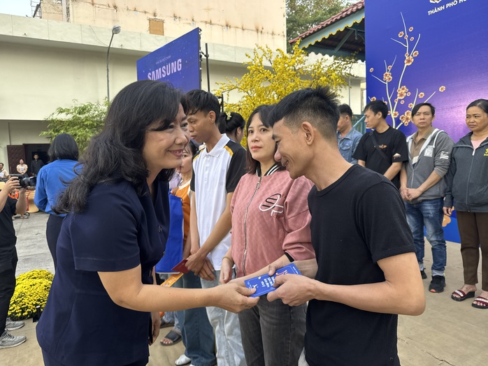 “Chuyến xe mùa Xuân” chở niềm vui sum họp- Ảnh 4. “Chuyến xe mùa Xuân” chở niềm vui sum họp- Ảnh 4.