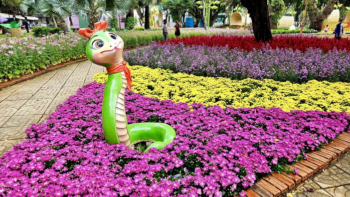 Ngắm dàn linh vật rắn "đổ bộ" Vũng Tàu- Ảnh 4. Ngắm dàn linh vật rắn "đổ bộ" Vũng Tàu- Ảnh 4.