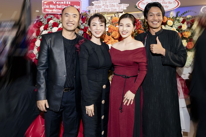 Trấn Thành, Trường Giang, Phương Mỹ Chi… chúc mừng Thiên Ân, Thu Trang- Ảnh 16. Trấn Thành, Trường Giang, Phương Mỹ Chi… chúc mừng Thiên Ân, Thu Trang- Ảnh 16.