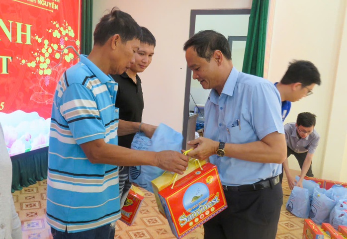 Công ty Yến sào Khánh Hòa mang Tết đến các đối tượng chính sách và người nghèo- Ảnh 4. Công ty Yến sào Khánh Hòa mang Tết đến các đối tượng chính sách và người nghèo- Ảnh 4.