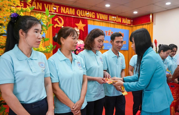 Công ty Yến sào Khánh Hòa mang Tết đến các đối tượng chính sách và người nghèo- Ảnh 8. Công ty Yến sào Khánh Hòa mang Tết đến các đối tượng chính sách và người nghèo- Ảnh 8.