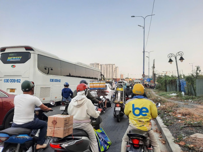 Đường dẫn cao tốc TP HCM - Long Thành - Dầu Giây ùn tắc nghiêm trọng ngày đầu nghỉ Tết- Ảnh 14. Đường dẫn cao tốc TP HCM - Long Thành - Dầu Giây ùn tắc nghiêm trọng ngày đầu nghỉ Tết- Ảnh 14.