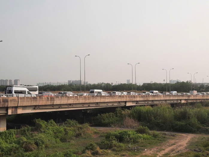 Đường dẫn cao tốc TP HCM - Long Thành - Dầu Giây ùn tắc nghiêm trọng ngày đầu nghỉ Tết- Ảnh 13. Đường dẫn cao tốc TP HCM - Long Thành - Dầu Giây ùn tắc nghiêm trọng ngày đầu nghỉ Tết- Ảnh 13.