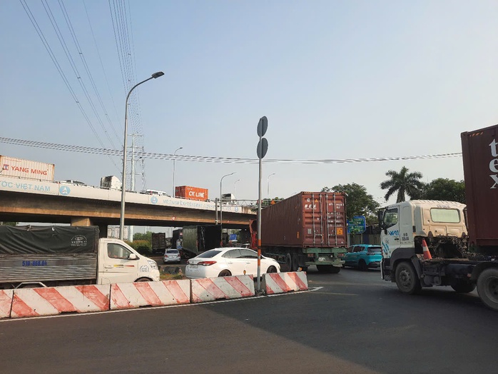 Đường dẫn cao tốc TP HCM - Long Thành - Dầu Giây ùn tắc nghiêm trọng ngày đầu nghỉ Tết- Ảnh 8. Đường dẫn cao tốc TP HCM - Long Thành - Dầu Giây ùn tắc nghiêm trọng ngày đầu nghỉ Tết- Ảnh 8.