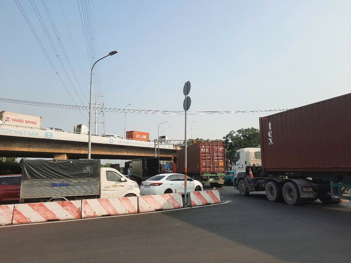 Đường dẫn cao tốc TP HCM - Long Thành - Dầu Giây ùn tắc nghiêm trọng ngày đầu nghỉ Tết- Ảnh 9. Đường dẫn cao tốc TP HCM - Long Thành - Dầu Giây ùn tắc nghiêm trọng ngày đầu nghỉ Tết- Ảnh 9.