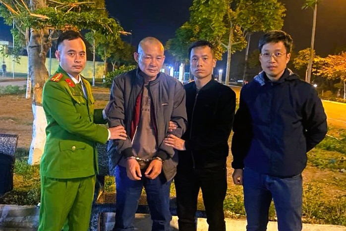 Bắt và di lý đối tượng truy nã đặc biệt nguy hiểm- Ảnh 1. Bắt và di lý đối tượng truy nã đặc biệt nguy hiểm- Ảnh 1.