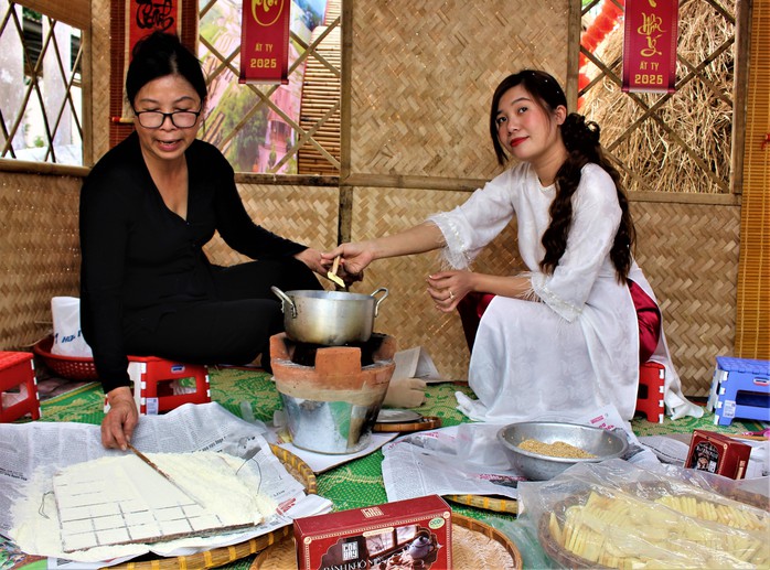 Cuộc thi viết "TẾT THỜI SỐ": Hoài niệm Tết xưa trong dòng chảy hiện đại- Ảnh 1. Cuộc thi viết "TẾT THỜI SỐ": Hoài niệm Tết xưa trong dòng chảy hiện đại- Ảnh 1.