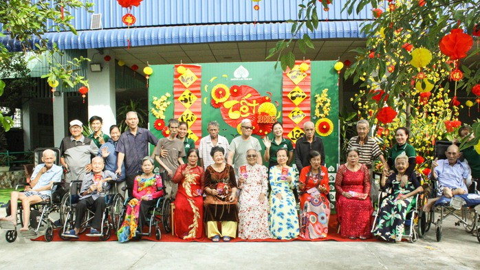 Tết với người già neo đơn: Xuân về, ai nhớ ai thương?- Ảnh 1. Tết với người già neo đơn: Xuân về, ai nhớ ai thương?- Ảnh 1.