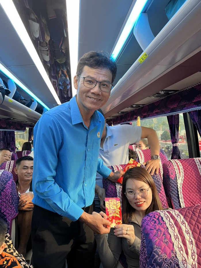Vạn người ở Đồng Nai về Tết với “giá vé 0 đồng”- Ảnh 6. Vạn người ở Đồng Nai về Tết với “giá vé 0 đồng”- Ảnh 6.