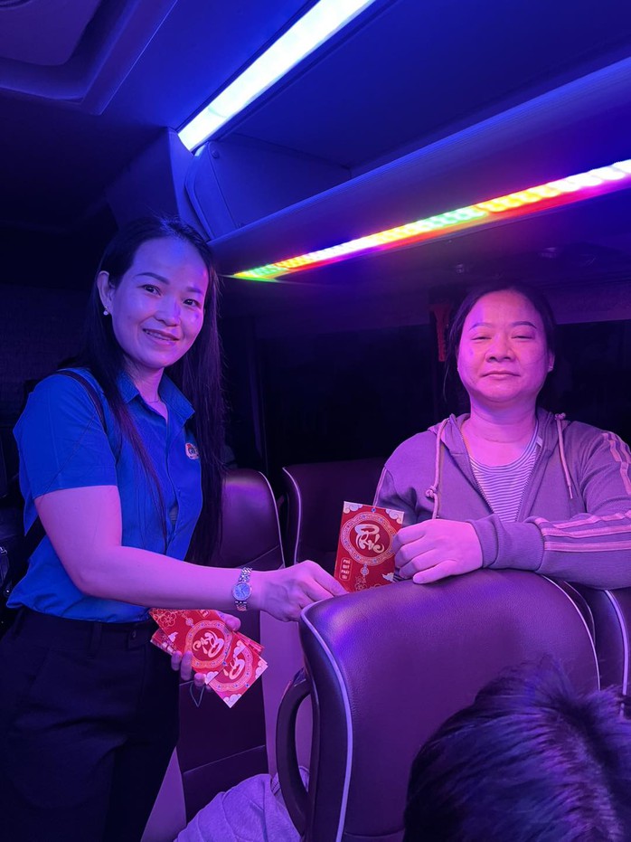 Vạn người ở Đồng Nai về Tết với “giá vé 0 đồng”- Ảnh 5. Vạn người ở Đồng Nai về Tết với “giá vé 0 đồng”- Ảnh 5.