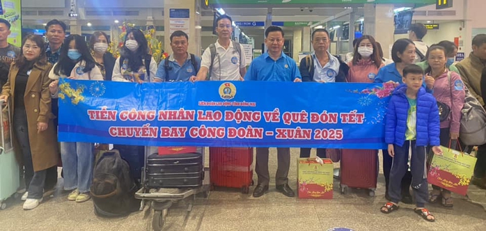 Vạn người ở Đồng Nai về Tết với “giá vé 0 đồng”- Ảnh 4. Vạn người ở Đồng Nai về Tết với “giá vé 0 đồng”- Ảnh 4.