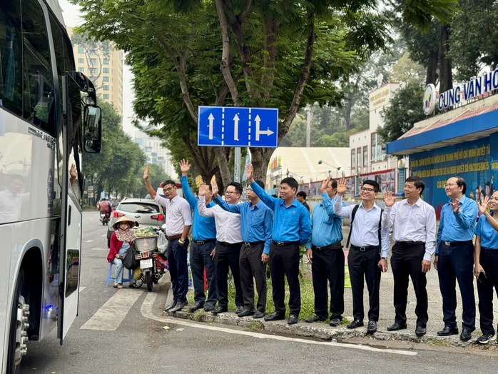 Niềm vui trên những chuyến xe 0 đồng- Ảnh 1. Niềm vui trên những chuyến xe 0 đồng- Ảnh 1.
