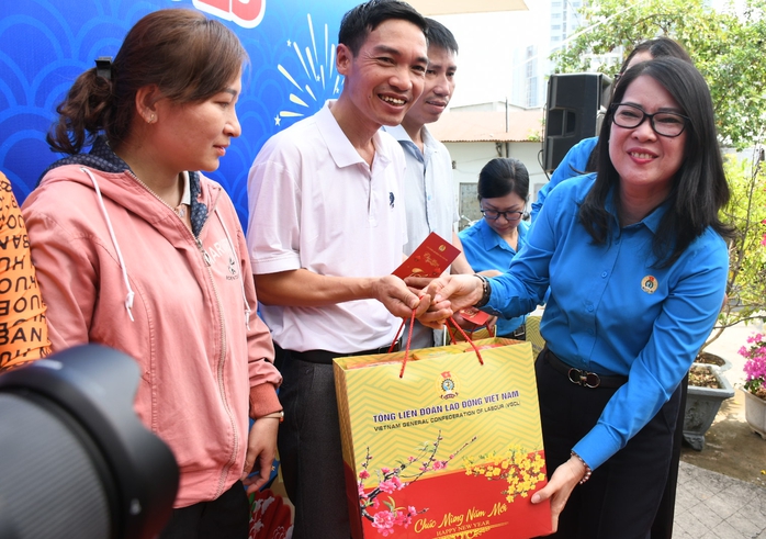 Vạn người ở Đồng Nai về Tết với “giá vé 0 đồng”- Ảnh 11. Vạn người ở Đồng Nai về Tết với “giá vé 0 đồng”- Ảnh 11.