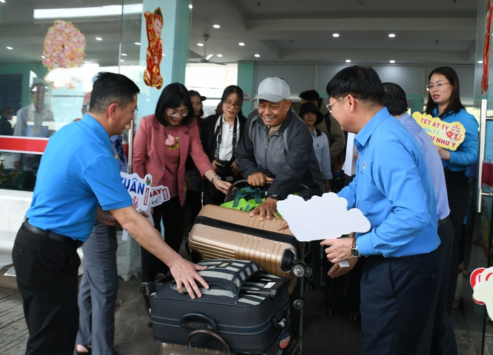 Vạn người ở Đồng Nai về Tết với “giá vé 0 đồng”- Ảnh 14. Vạn người ở Đồng Nai về Tết với “giá vé 0 đồng”- Ảnh 14.