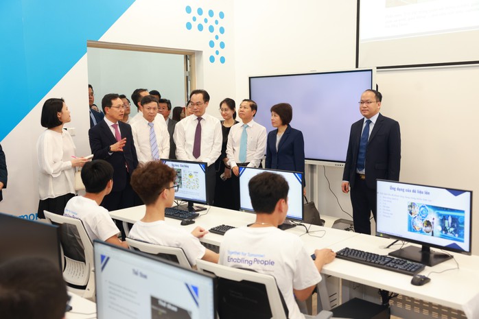 Thúc đẩy "ngoại giao bán dẫn", thu hút các dự án lớn từ Mỹ, châu Âu, Nhật Bản...- Ảnh 2. Thúc đẩy "ngoại giao bán dẫn", thu hút các dự án lớn từ Mỹ, châu Âu, Nhật Bản...- Ảnh 2.