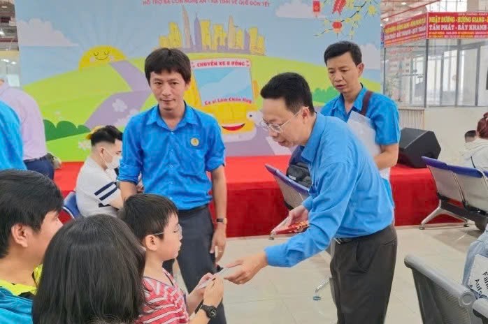 Niềm vui trên những chuyến xe 0 đồng- Ảnh 9. Niềm vui trên những chuyến xe 0 đồng- Ảnh 9.