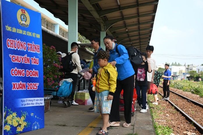 Vạn người ở Đồng Nai về Tết với “giá vé 0 đồng”- Ảnh 17. Vạn người ở Đồng Nai về Tết với “giá vé 0 đồng”- Ảnh 17.