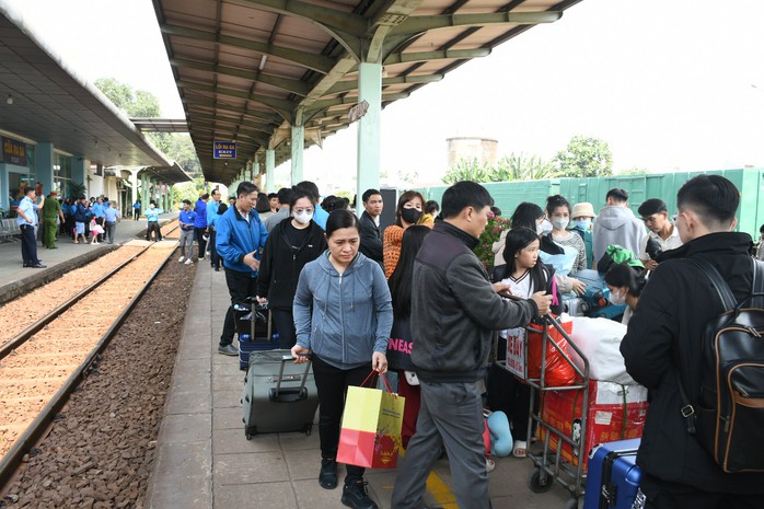 Vạn người ở Đồng Nai về Tết với “giá vé 0 đồng”- Ảnh 18. Vạn người ở Đồng Nai về Tết với “giá vé 0 đồng”- Ảnh 18.