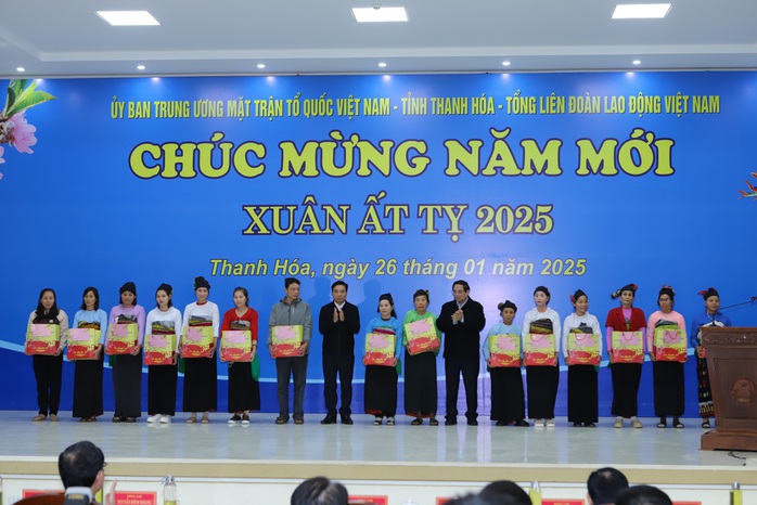 Thủ tướng tặng quà Tết gia đình chính sách, người lao động tại Thanh Hóa- Ảnh 6. Thủ tướng tặng quà Tết gia đình chính sách, người lao động tại Thanh Hóa- Ảnh 6.