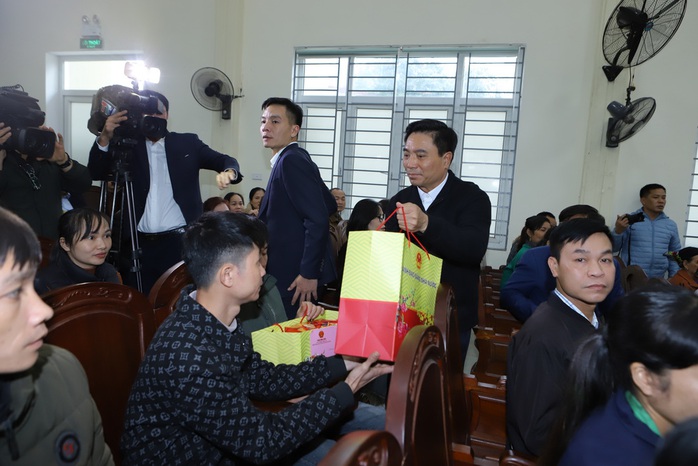 Thủ tướng tặng quà Tết gia đình chính sách, người lao động tại Thanh Hóa- Ảnh 5. Thủ tướng tặng quà Tết gia đình chính sách, người lao động tại Thanh Hóa- Ảnh 5.