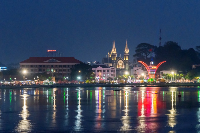 Cung đường rực rỡ ven sông Sài Gòn - Ảnh 4. Cung đường rực rỡ ven sông Sài Gòn - Ảnh 4.