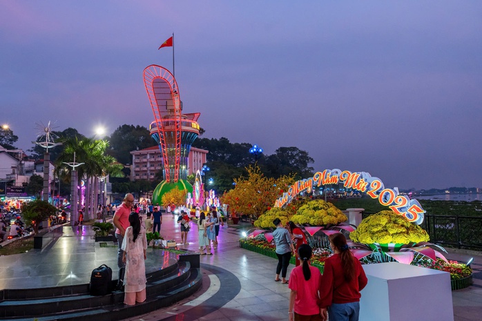 Cung đường rực rỡ ven sông Sài Gòn - Ảnh 7. Cung đường rực rỡ ven sông Sài Gòn - Ảnh 7.