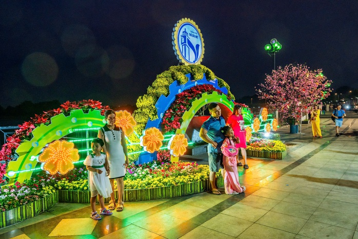 Cung đường rực rỡ ven sông Sài Gòn - Ảnh 1. Cung đường rực rỡ ven sông Sài Gòn - Ảnh 1.