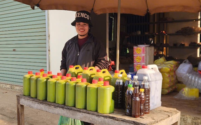Kiếm bộn tiền từ nghề nấu mật mía phục vụ Tết- Ảnh 11. Kiếm bộn tiền từ nghề nấu mật mía phục vụ Tết- Ảnh 11.