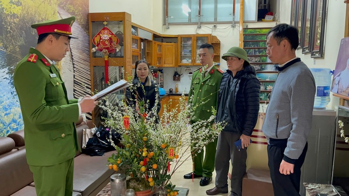 Ổ nhóm "phân lô" vỉa hè bảo kê bán đào Tết, thu lời bất chính hơn 3 tỉ đồng- Ảnh 2. Ổ nhóm "phân lô" vỉa hè bảo kê bán đào Tết, thu lời bất chính hơn 3 tỉ đồng- Ảnh 2.