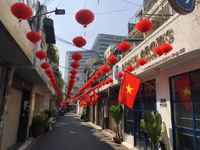 Tết ấm áp trên những con hẻm "thuận lòng dân"- Ảnh 9. Tết ấm áp trên những con hẻm "thuận lòng dân"- Ảnh 9.