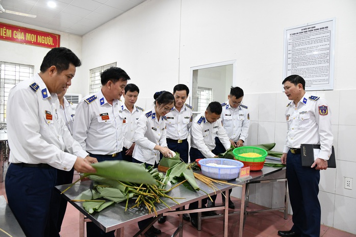 Hội thi nấu bánh chưng xanh ở Vùng Cảnh sát biển 2- Ảnh 1. Hội thi nấu bánh chưng xanh ở Vùng Cảnh sát biển 2- Ảnh 1.