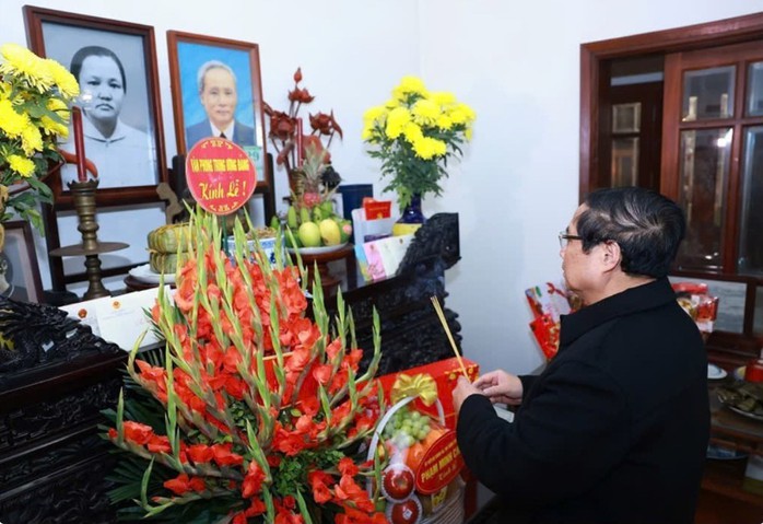 Thủ tướng Phạm Minh Chính dâng hương cố Thủ tướng Phạm Văn Đồng- Ảnh 1. Thủ tướng Phạm Minh Chính dâng hương cố Thủ tướng Phạm Văn Đồng- Ảnh 1.