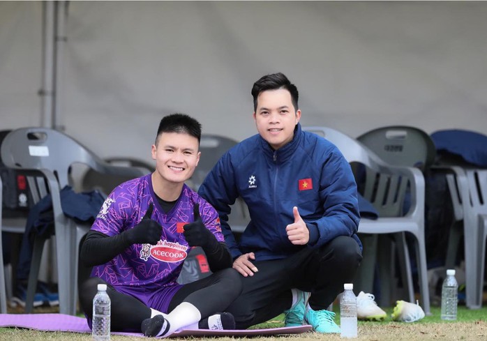 "Thần y" của tuyển Việt Nam tại ASEAN Cup 2024- Ảnh 5. "Thần y" của tuyển Việt Nam tại ASEAN Cup 2024- Ảnh 5.