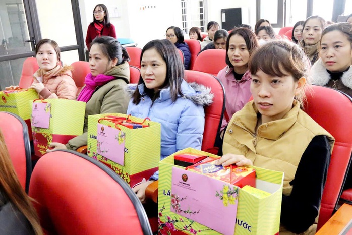 Trao quà Tết của Thủ tướng tới người lao động- Ảnh 2. Trao quà Tết của Thủ tướng tới người lao động- Ảnh 2.