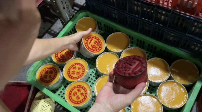 Nghề làm bánh tổ của người Hoa, mỗi năm chỉ sáng đèn một lần- Ảnh 6. Nghề làm bánh tổ của người Hoa, mỗi năm chỉ sáng đèn một lần- Ảnh 6.