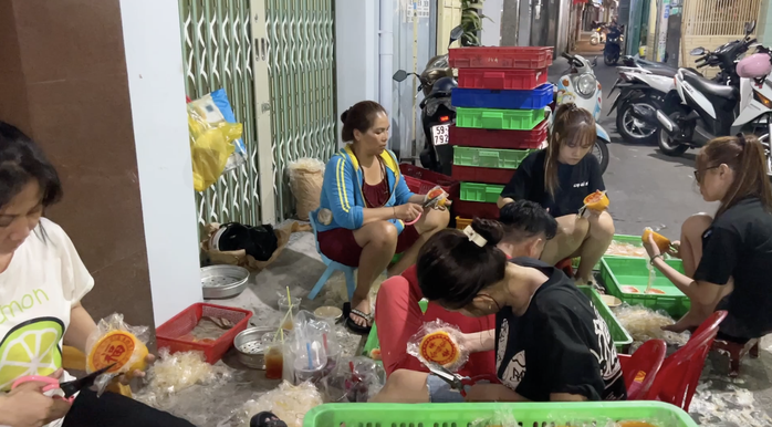 Nghề làm bánh tổ của người Hoa, mỗi năm chỉ sáng đèn một lần- Ảnh 7. Nghề làm bánh tổ của người Hoa, mỗi năm chỉ sáng đèn một lần- Ảnh 7.