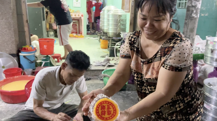 Nghề làm bánh tổ của người Hoa, mỗi năm chỉ sáng đèn một lần- Ảnh 8. Nghề làm bánh tổ của người Hoa, mỗi năm chỉ sáng đèn một lần- Ảnh 8.