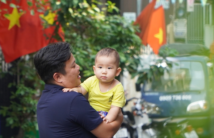 Tết ấm áp trên những con hẻm "thuận lòng dân"- Ảnh 8. Tết ấm áp trên những con hẻm "thuận lòng dân"- Ảnh 8.