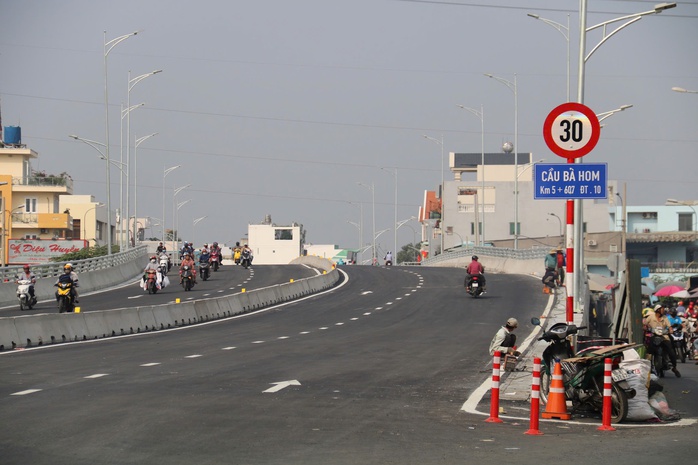 Hai dự án lớn thông xe, cửa ngõ TP HCM thông thoáng- Ảnh 1. Hai dự án lớn thông xe, cửa ngõ TP HCM thông thoáng- Ảnh 1.