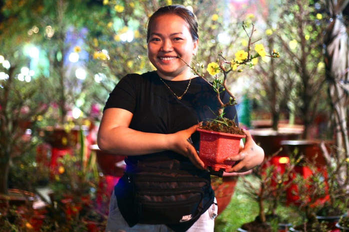 Chợ Tết TP HCM: Không gian náo nhiệt và những câu chuyện ấm lòng- Ảnh 10. Chợ Tết TP HCM: Không gian náo nhiệt và những câu chuyện ấm lòng- Ảnh 10.